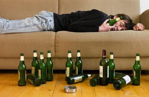 Phòng tránh ngộ độc rượu ngày Tết và biện pháp xử trí khi bị ngộ độc rượu