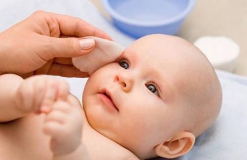 Các mẹ nên xem ngay những cách kiểm tra vàng da ở trẻ sơ sinh