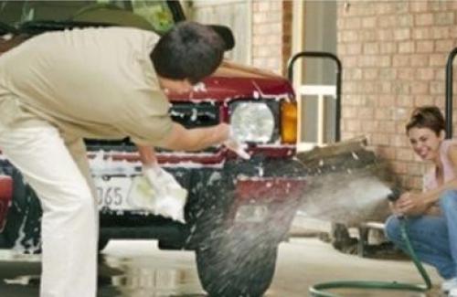 Mách bạn những cách rửa xe tại nhà nhanh gọn