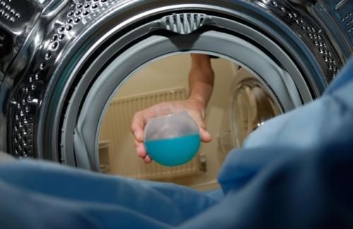Hướng dẫn cách dùng nước xả vải cho quần áo giặt máy và giặt tay