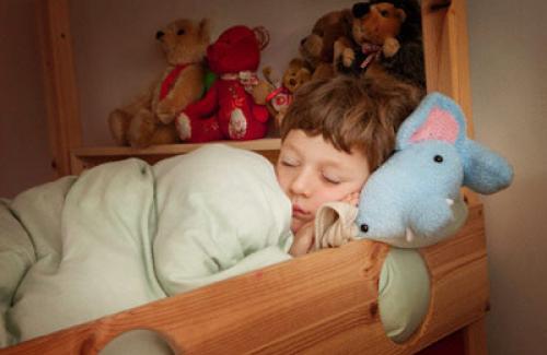 Bố mẹ thông thái nên biết những cách cho con ngủ riêng