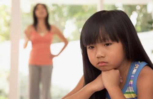 Muốn trẻ phát triển đúng hướng thì đừng giữ những thói quen không tốt này của bố mẹ