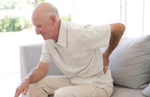 Cách chữa đau lưng cho người già tại nhà đơn giản mà hiệu quả