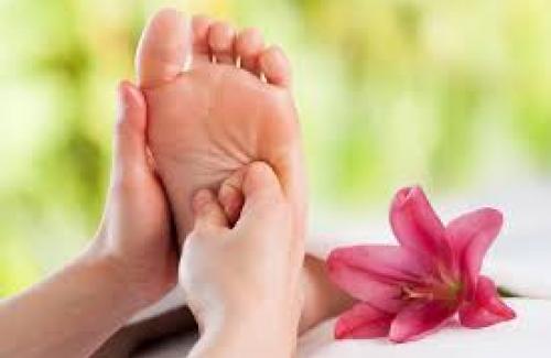Bất ngờ với những lợi ích của massage chân đối với sức khỏe