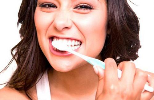 Tiết lộ năm thời điểm sức khỏe răng miệng bị suy giảm ở phụ nữ