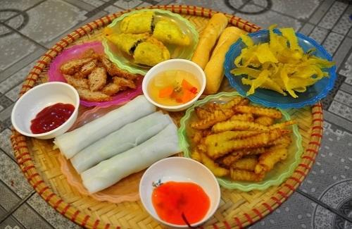 Điểm danh các quán ăn vặt ngon nức tiếng tại Hà Nội