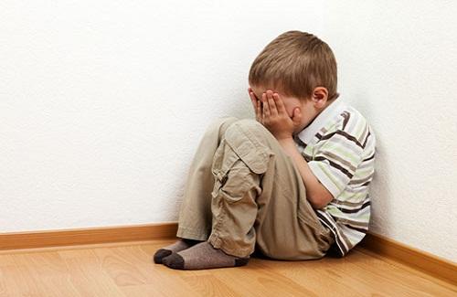 Những dấu hiệu tự kỷ ở trẻ là gì bạn đã biết hết chưa?