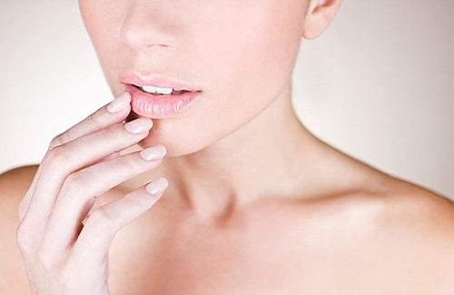 Viêm môi bong vảy - Triệu chứng và cách điều trị viêm môi bong vảy