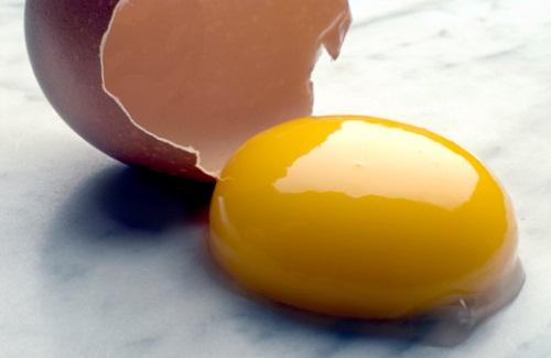 Trị rụng tóc bằng trứng gà hiệu quả bạn có thể áp dụng