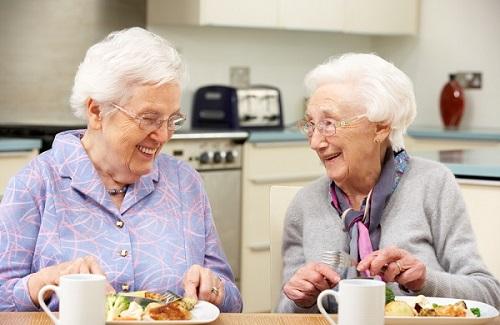 Những lưu ý trong chế độ dinh dưỡng cho người cao tuổi