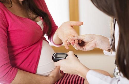 Bị tiểu đường thai kỳ nên làm gì để đảm bảo đường huyết ổn định?