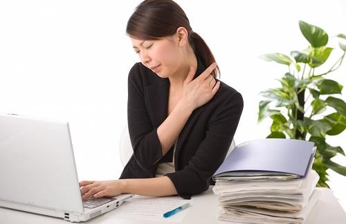Luyện tập phòng tránh đau vai gáy nâng cao hiệu quả lao động, học tập