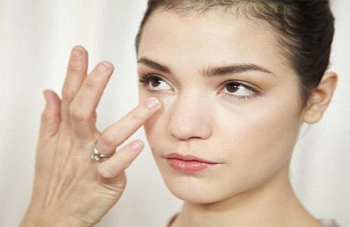 10 nguyên liệu đơn giản giúp xóa quầng thâm ở mắt cực đơn giản