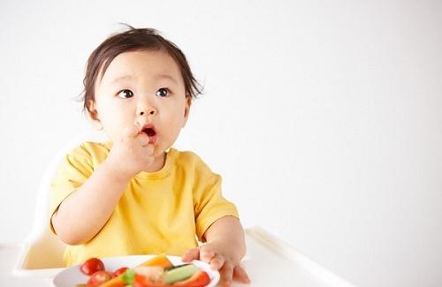 Chế độ ăn uống cho trẻ vào hè để phát triển trí tuệ và tầm vóc