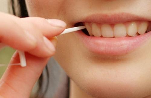 Bạn nhất định phải biết: Dùng tăm xỉa răng có tốt không?
