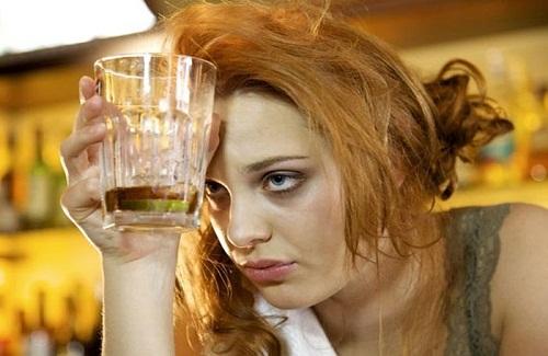 Ngộ độc rượu và những điều bạn nên biết về chứng bệnh