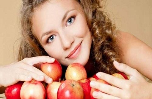Cách làm mặt nạ bằng táo dưỡng trắng da mua đông hiệu quả