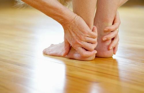 Bài thuốc chữa đau gót chân hiệu quả nhanh từ nguyên liệu đơn giản