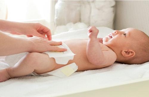 Cách đóng bỉm cho trẻ sơ sinh - Một số lưu ý khi đóng bỉm