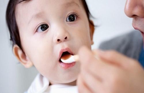 Chữa biếng ăn ở trẻ bằng một số bài thuốc tùy theo từng thể bệnh