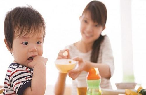 Cách khắc phục chứng biếng ăn ở trẻ nhỏ các bậc cha mẹ cần lưu ý