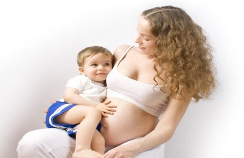 Cho con bú khi mang thai có ảnh hưởng như thế nào?