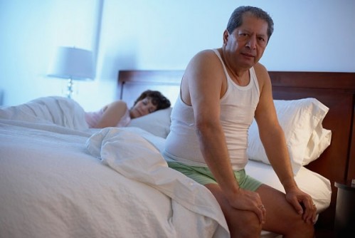 Bệnh tiểu đêm ở người cao tuổi và những điều bạn cần biết