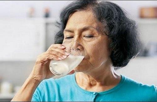 Lưu ý  một số cách chữa chứng khô miệng ở người cao tuổi