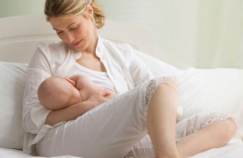 Lợi ích của việc bú sữa mẹ tới sự phát triển của cơ thể trẻ