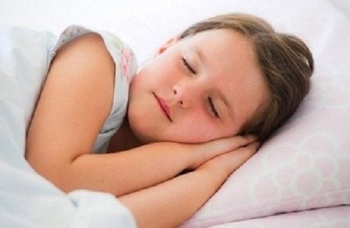 Trẻ ngủ nghiến răng có sao không có nguy hiểm không?