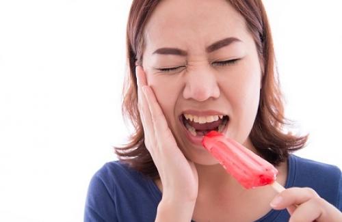 Ê buốt răng là gì? Triệu chứng và cách điều trị tình trạng ê buốt răng