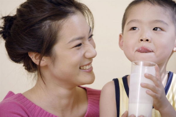 Cho trẻ uống sữa tươi khi nào để giúp trẻ tăng chiều cao?