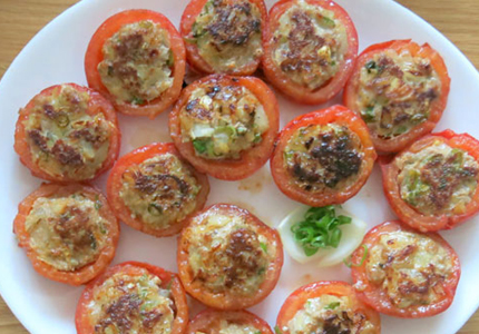 Cách làm cà chua nhồi thịt chiên hấp dẫn cho bữa cơm chiều
