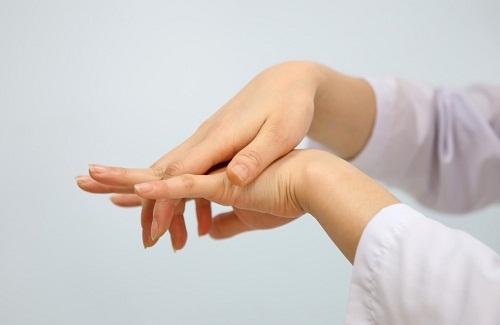 Cách khắc phục chứng tê tay ở bà bầu như thế nào hiệu quả?