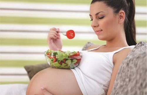Suy dinh dưỡng bào thai là gì? Dấu hiệu, nguyên nhân và cách điều trị