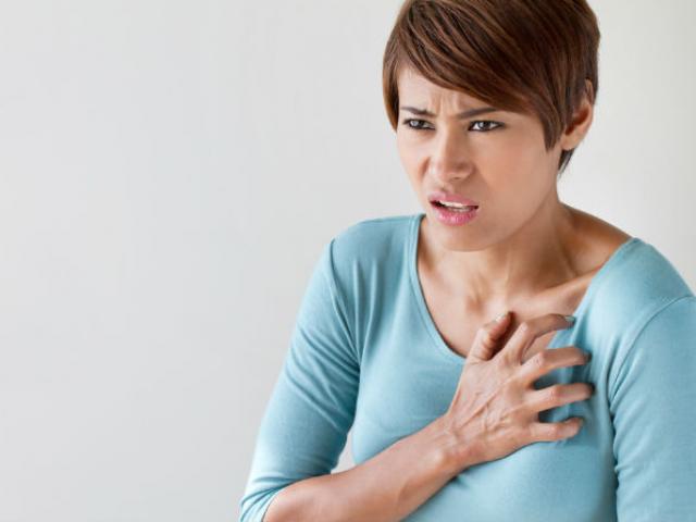 Dấu hiệu nhận biết cơn đau tim ở phụ nữ không nên bỏ qua