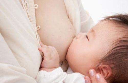 Biện pháp giảm đau ngực sau sinh cho những phụ nữ mới sinh