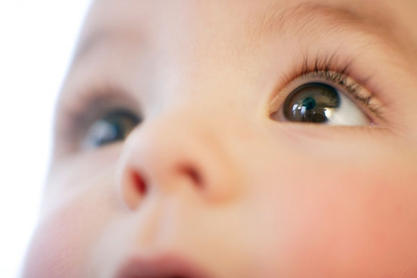 Hướng dẫn bố mẹ cách xử lý chấn thương mắt ở trẻ em