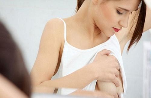 5 thói quen xấu khiến ngực mau chảy xệ cần loại bỏ ngay