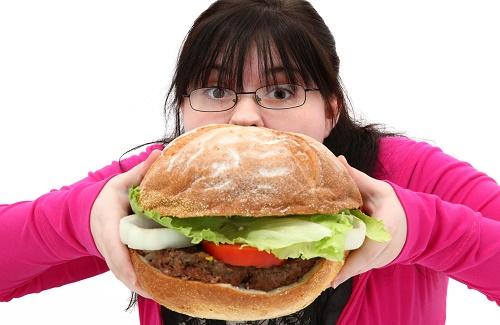 Mách bạn chế độ ăn uống hợp lý cho trẻ béo phì thừa cân