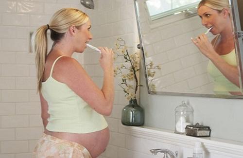 Bệnh lý răng miệng ở phụ nữ mang thai: Chuyện nhỏ mà không nhỏ!