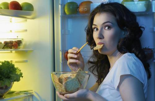 Tác hại của việc ăn khuya ảnh hưởng đến sức khỏe, bạn đã biết chưa?