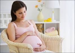 Phụ nữ mang thai 3 tháng đầu nên tránh tiếp xúc hóa chất