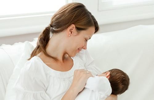 Viêm tuyến sữa sau sinh là gì? Trệu chứng, nguyên nhân và điều trị