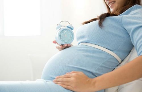 Vì sao mẹ bầu nào cũng nên đếm cử động thai nhi 3 lần/ngày?