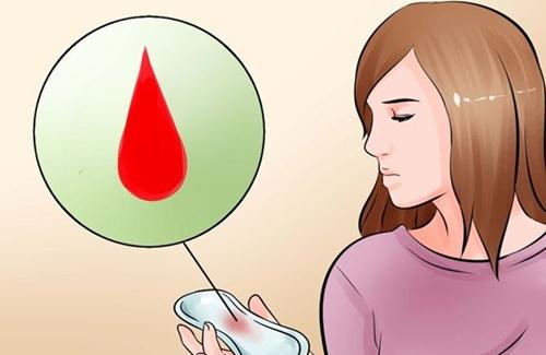 Phân dính máu khi mang thai: những điều bà bầu cần biết