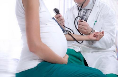Các trường hợp mang thai cần chăm sóc đặc biệt trong thai kỳ và khi chuyển dạ