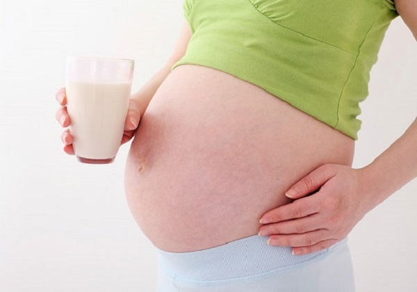 Bà bầu nên uống sữa gì khi mang thai để tốt cho em bé?