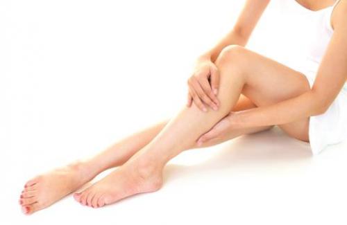 Mỏi chân là gì? Triệu chứng và nguyên nhân gây mỏi chân