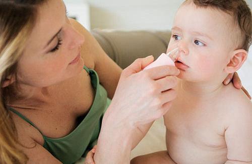 4 sai lầm khi chữa sổ mũi cho trẻ mà các mẹ hay mắc phải